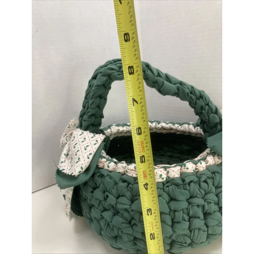 Vtg Hand Made Woven Christmas Basket Made from Braided Fabric Green‎ Bows